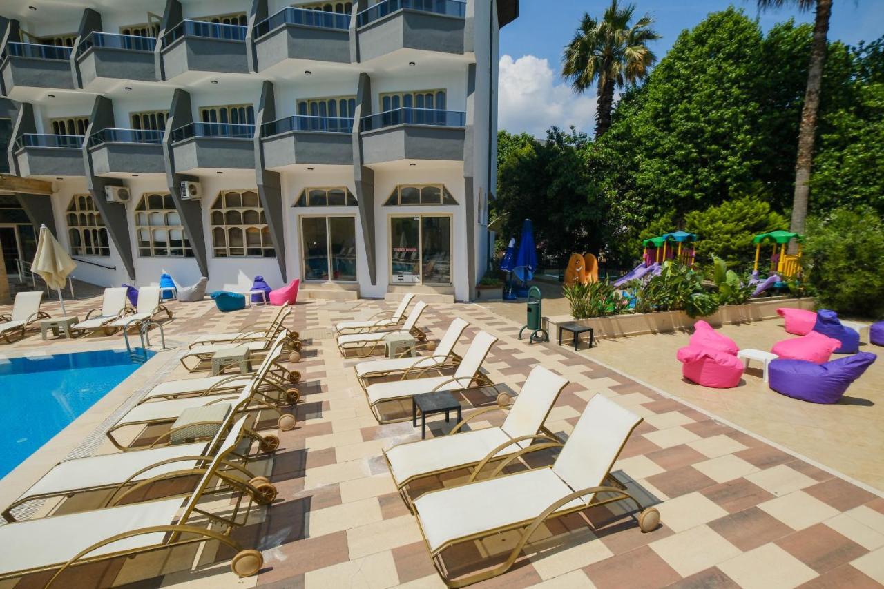 Hotel Club Selen İçmeler Esterno foto